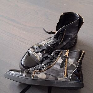 Louis Vuitton Black Leather Zip Detail High Top Sneakers  39 **
